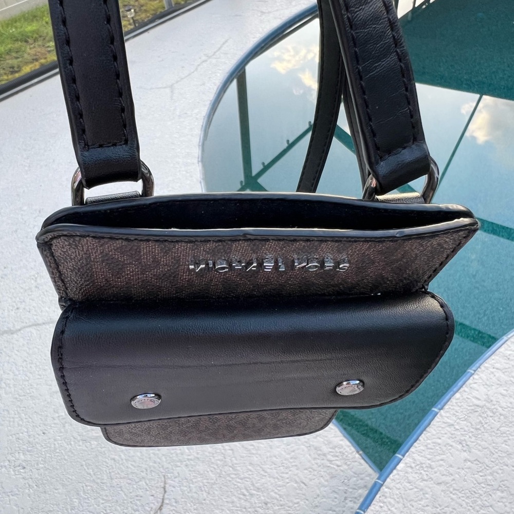Michael Kors Signature Phone Sleeve handbag - Picture 3 of 15